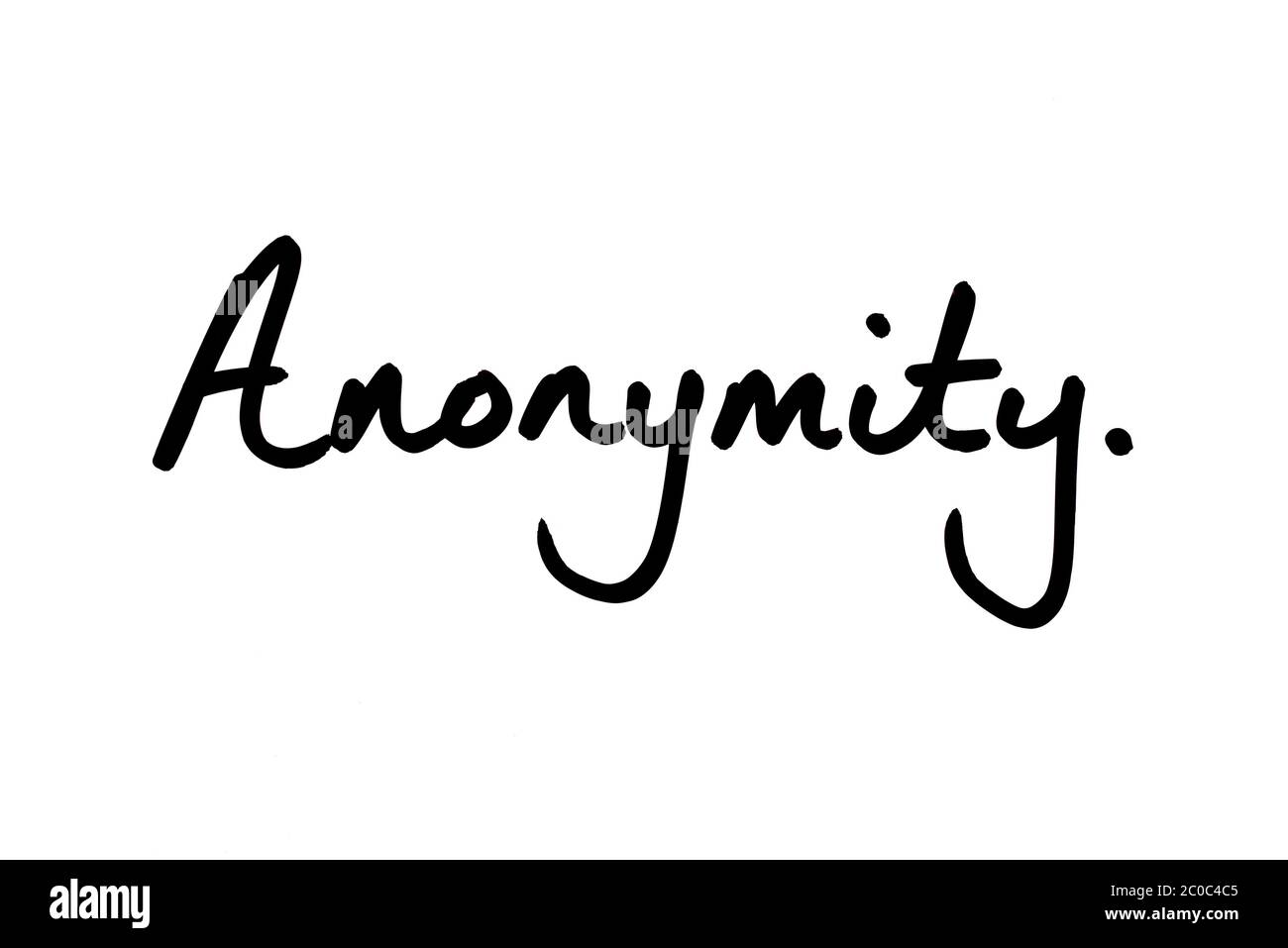 Anonymität handschriftlich auf weißem Hintergrund. Stockfoto