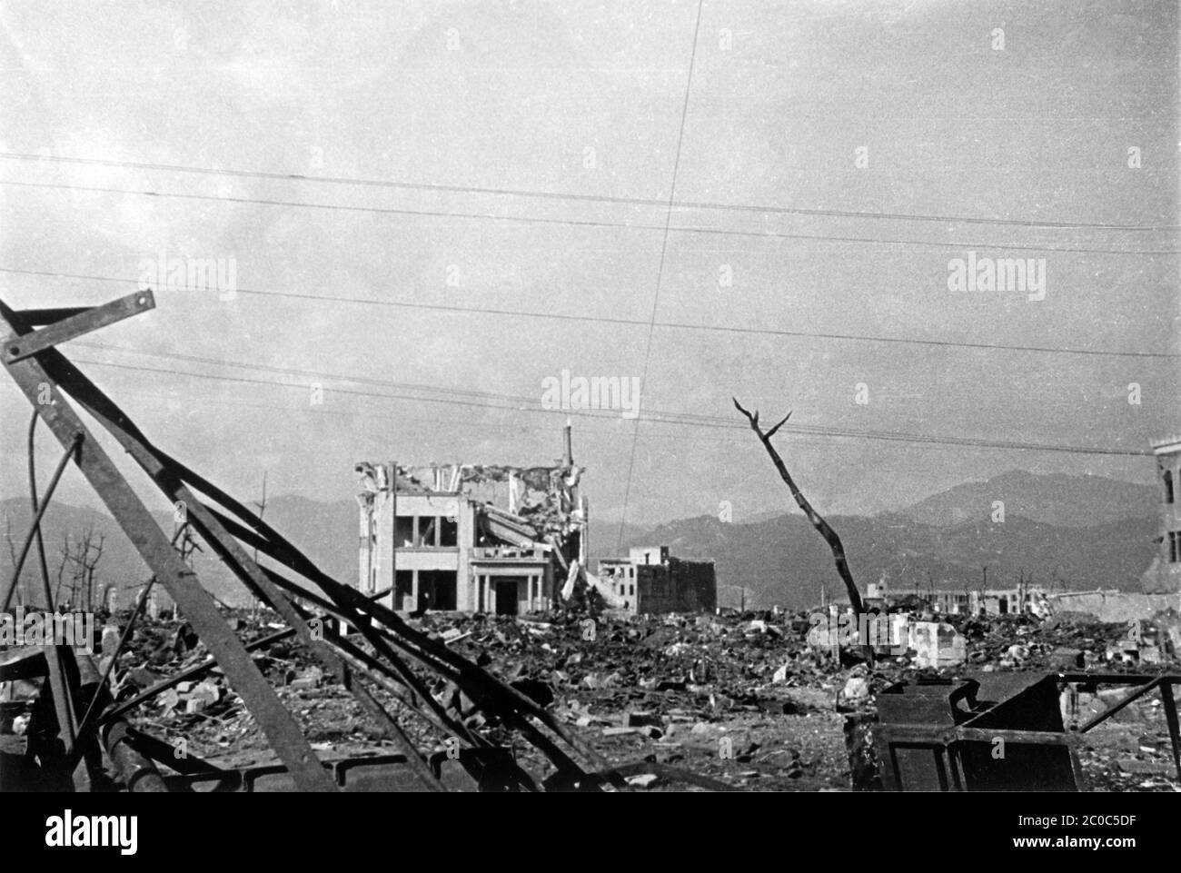 [ 1945 Japan - Atombombenabwurf auf Hiroshima ] - Archivfoto der US-Militärs von den Folgen der Atombombenabwürfe auf Hiroshima, Dezember 1945 (Showa 20). Warnung: Klar, aber etwas unscharf. Silberdruck mit Vintage-Gelatine aus dem 20. Jahrhundert. Stockfoto