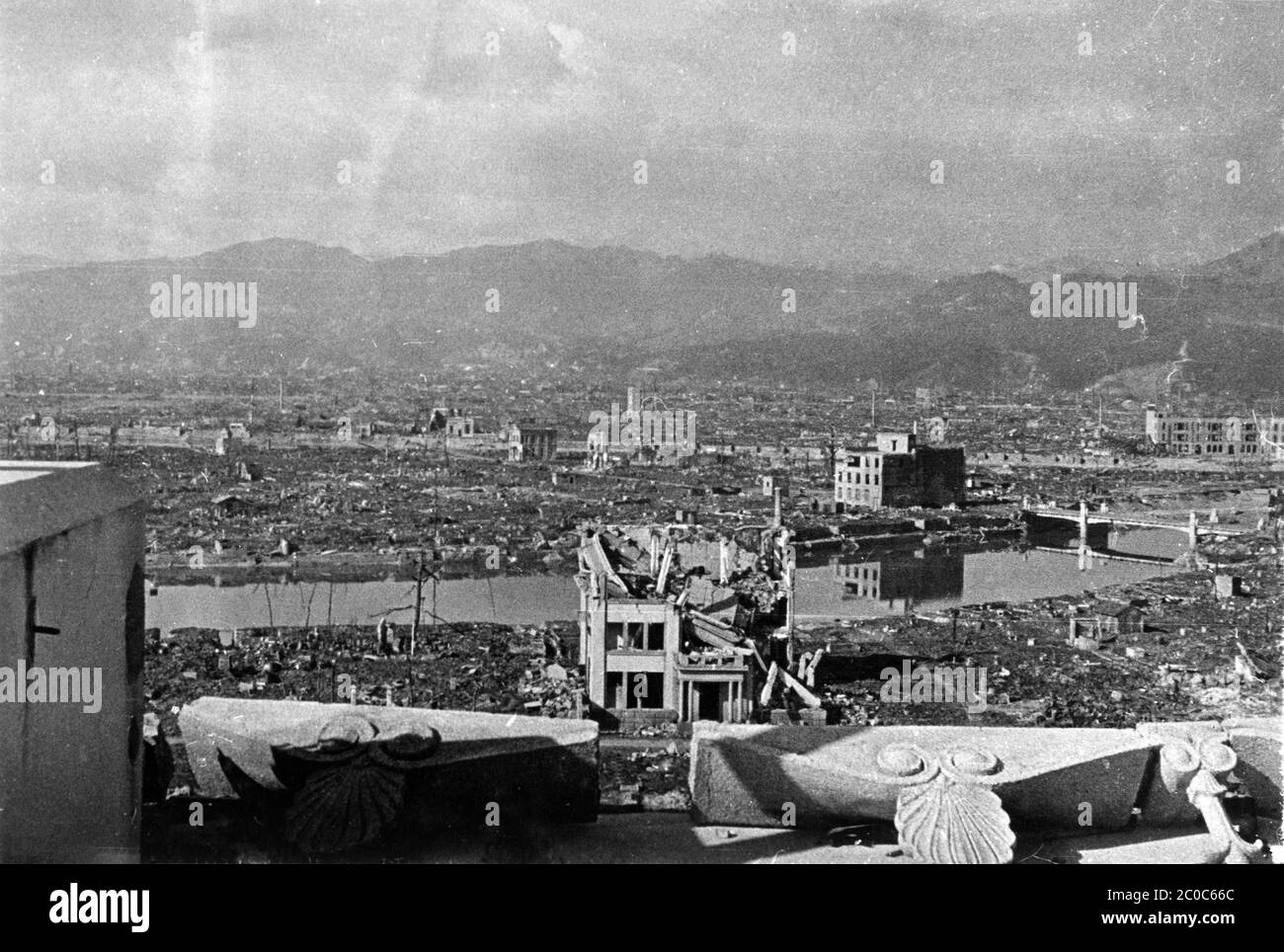 [ 1945 Japan - Atombombenabwurf auf Hiroshima ] - Archivfoto der US-Militärs von den Nachwirkungen der Atombombenabwürfe auf Hiroshima, ca. 1945 (Showa 20). Warnung: Klar, aber etwas unscharf. Silberdruck mit Vintage-Gelatine aus dem 20. Jahrhundert. Stockfoto
