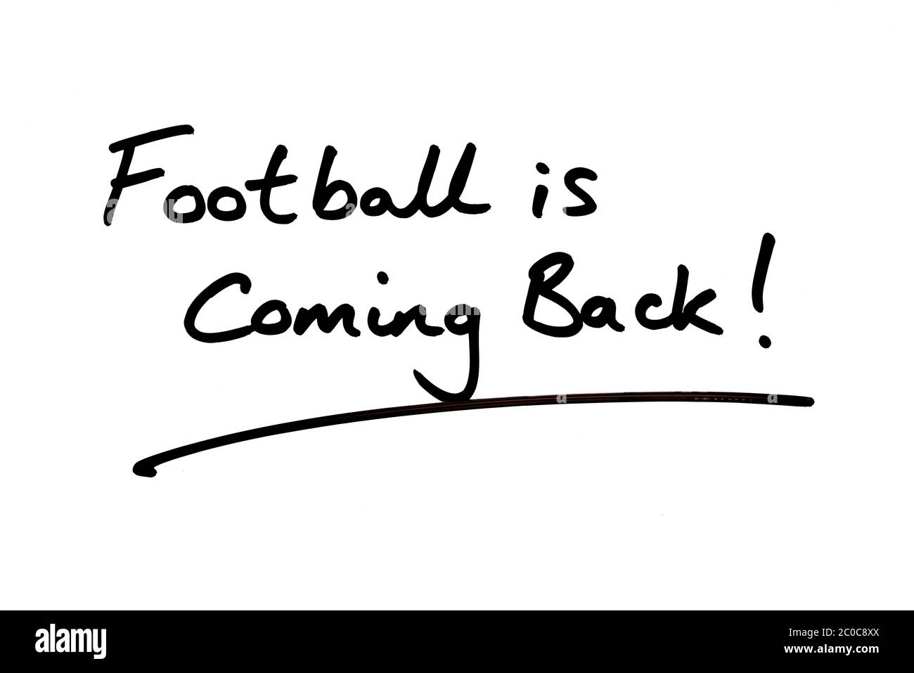 Fußball kommt zurück! Handgeschrieben auf weißem Hintergrund. Stockfoto