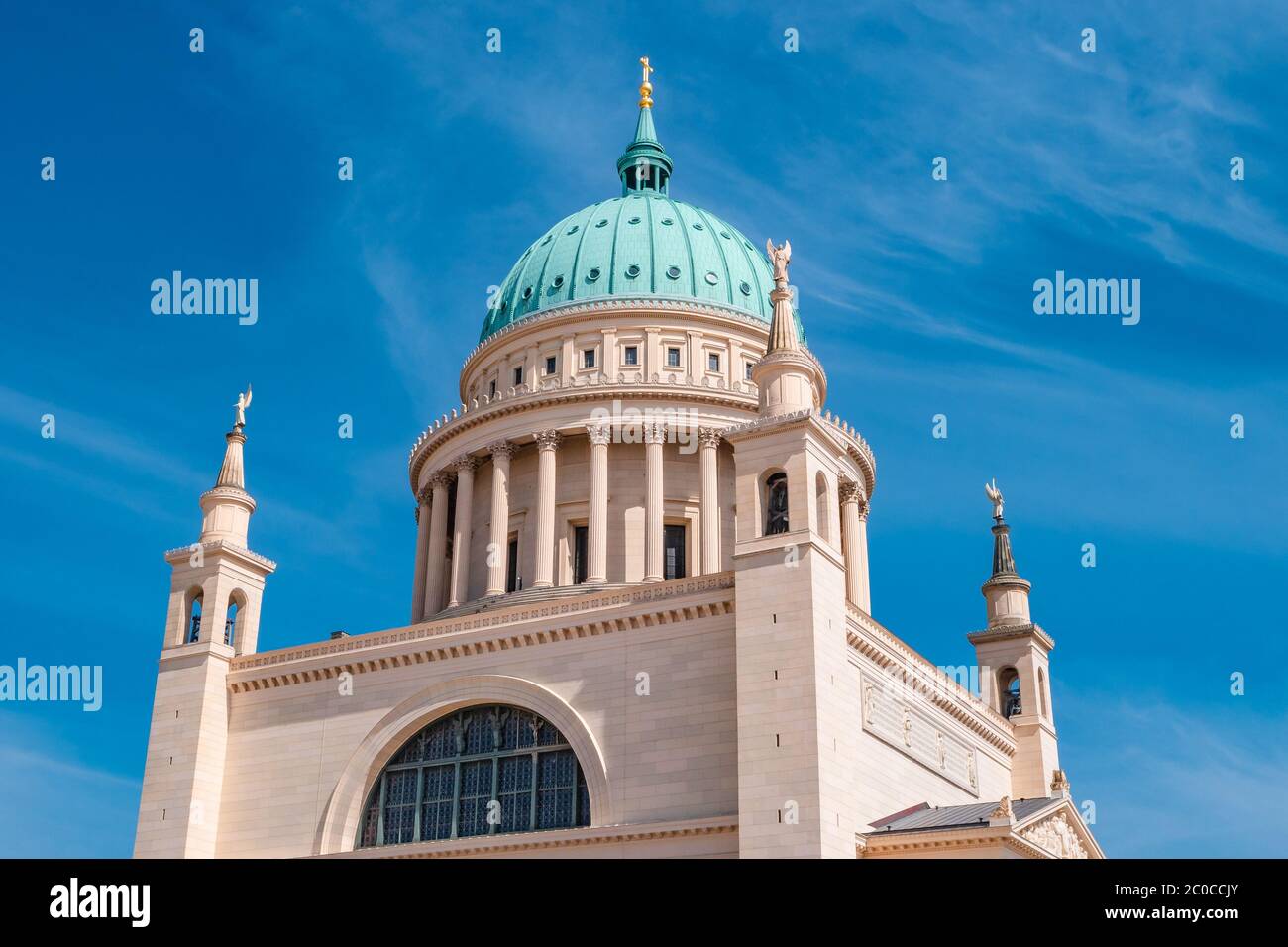 Nikolaikirche in Potsdam am blauen Himmel, Deutschland Stockfoto