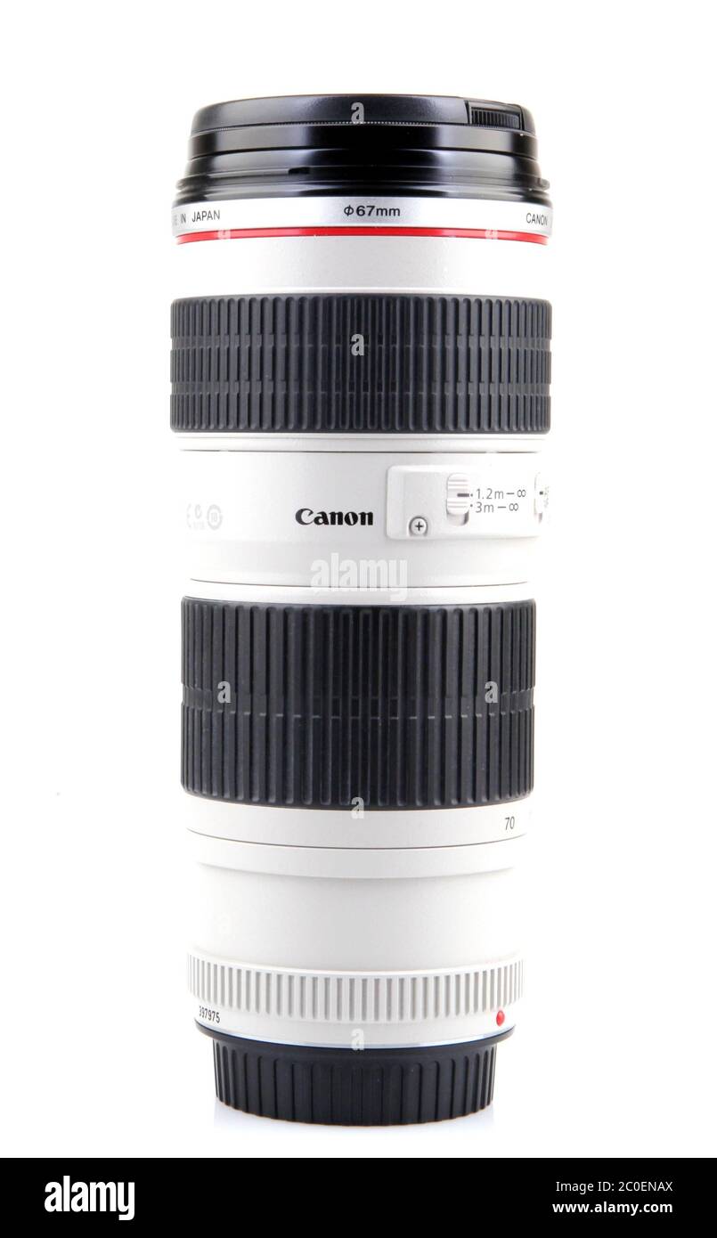 AYTOS, Bulgarien - 11. August 2015: Canon EF 70-200 mm f/4 L USM Objektiv. Canon Inc. ist ein japanisches multinationales Unternehmen specializ Stockfoto
