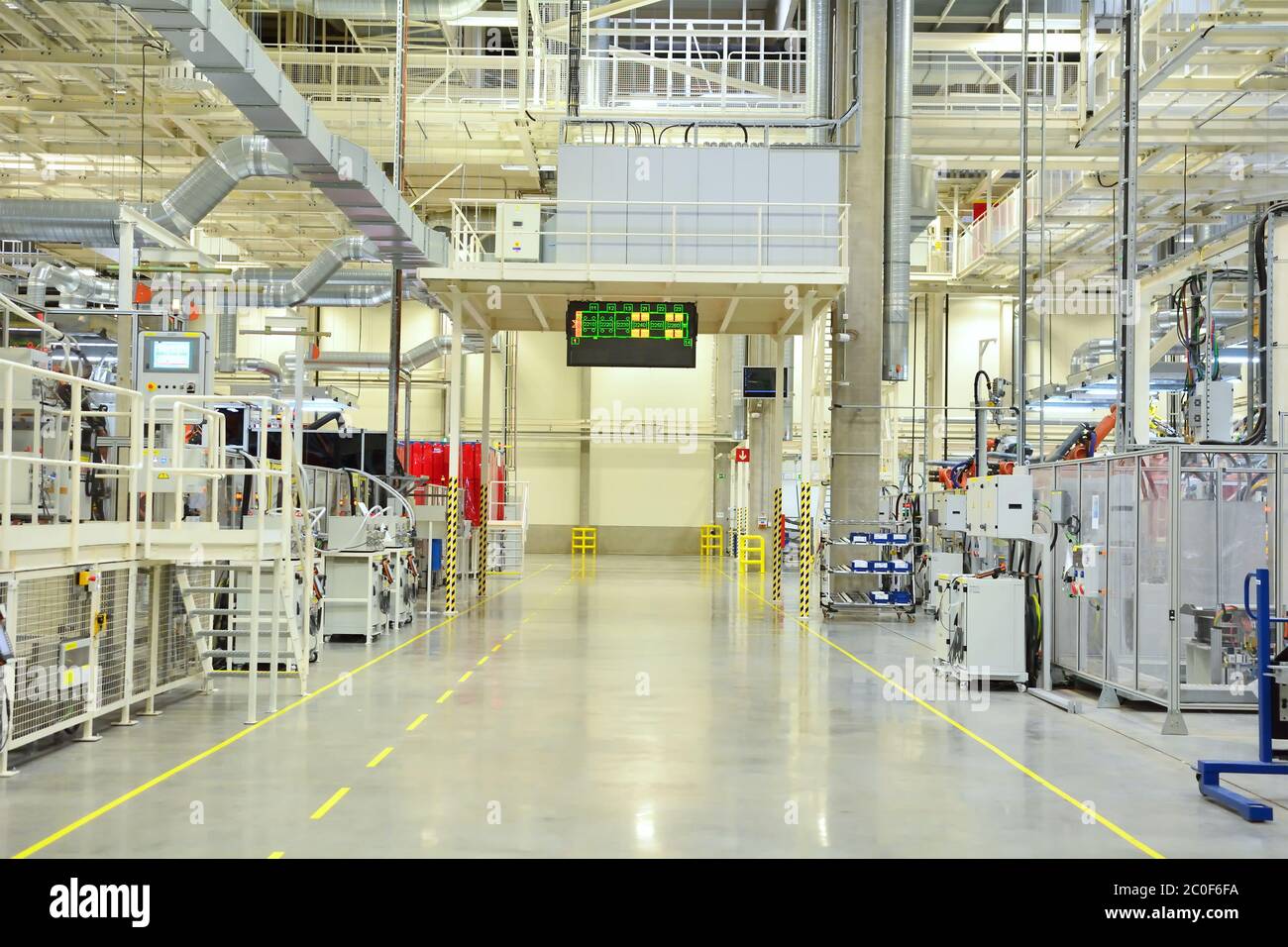 Teil des Schweißens in einer großen Automobilfabrik Stockfoto