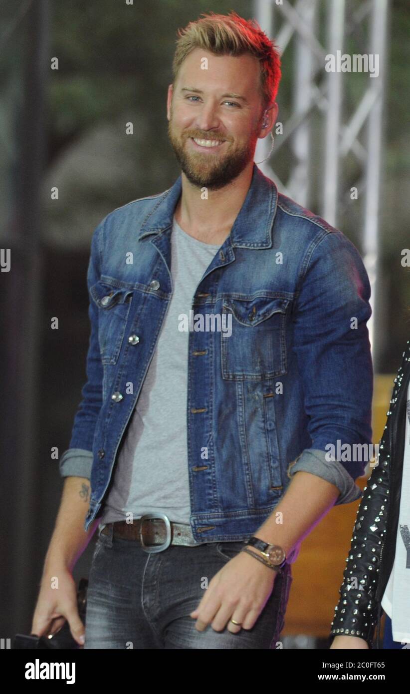 Manhattan, Vereinigte Staaten Von Amerika. Dezember 2008. NEW YORK, NY - SEPTEMBER 30: Charles Kelley, Hilary Scott und Dave Haywood spielen auf NBC's "Today" bei der NBC's TODAY Show am 30. September 2014 in New York, New York Lady A ist eine amerikanische Country-Musik-Gruppe, die 2006 in Nashville, Tennessee gegründet wurde. Die Gruppe besteht aus Hillary Scott, Charles Kelley und Dave Haywood Menschen: Hillary Scott, Charles Kelley, Dave Haywood Kredit: Storms Media Group/Alamy Live News Stockfoto