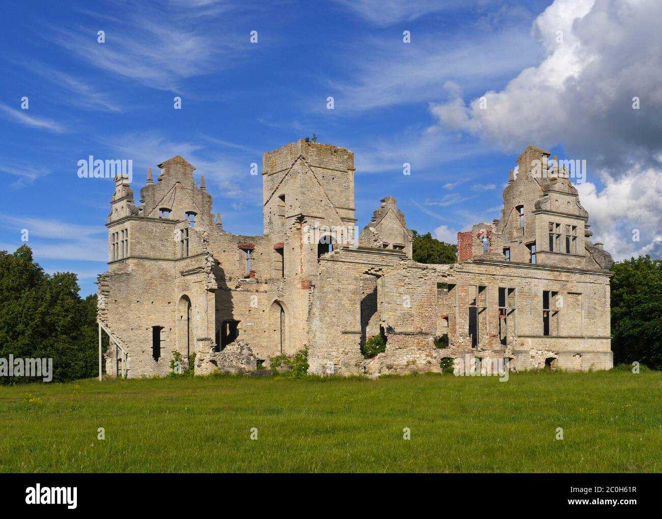 Neobarocke Gebäude Ruinen des Landgutes Ungu, Est Stockfoto
