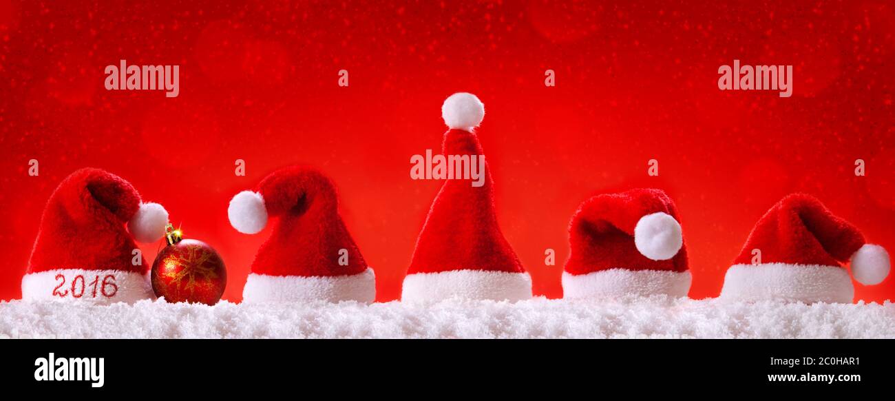 Frohes neues Jahr 2016 santa Hüte.Sieben rote santa Hüte. Stockfoto