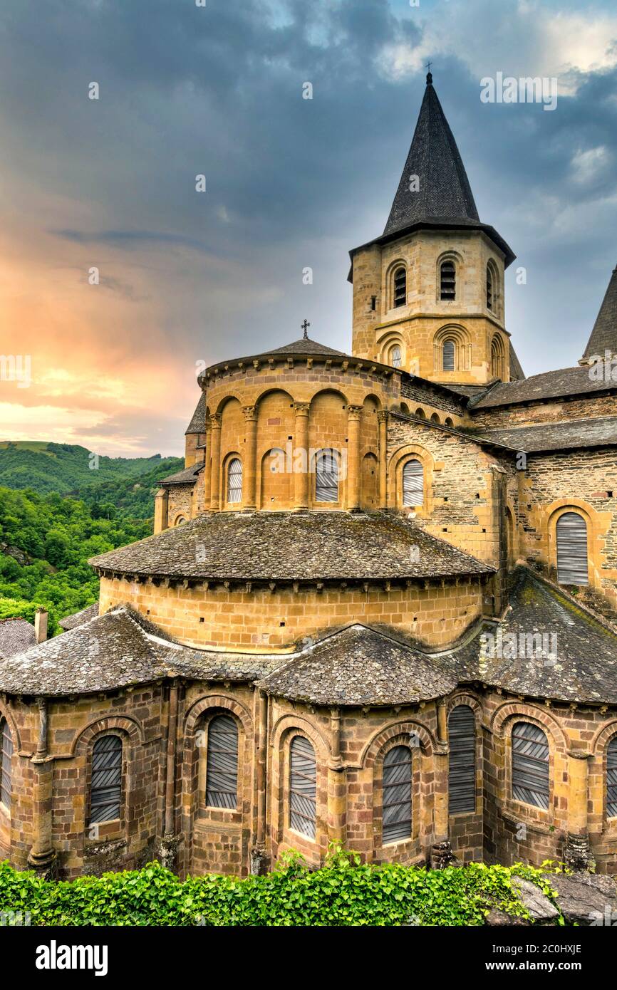 Abbey church sainte foy conques aveyron Fotos und Bildmaterial in