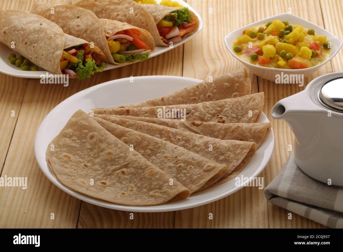 Indisches Fladenbrot Oder Chapati Oder Roti Ein Traditionelles Und Beliebtes Indisches Fruhstuck Und Mittagessen Aus Weizenmehl Mit Kartoffelcurry Als Beilage Stockfotografie Alamy