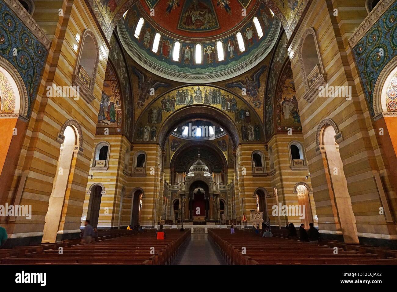 Innenarchitektur und Mosaikdesign der römisch-katholischen Kirche ...