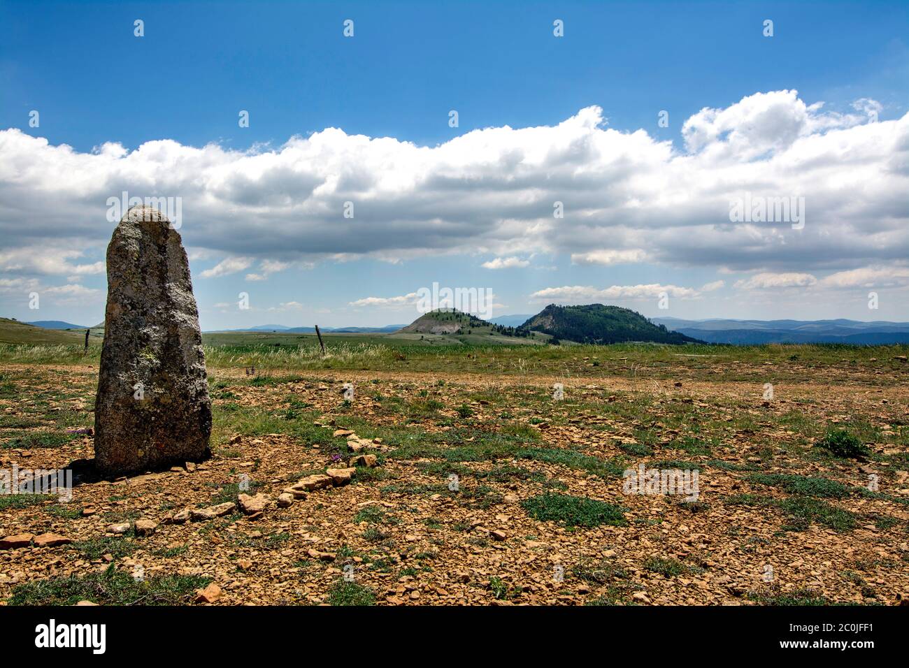 Neolithischer Menhir, Les Bondons, UNESCO-Weltkulturerbe, Nationalpark Cevennes, Departement Lozere, Okzitanien, Frankreich Stockfoto
