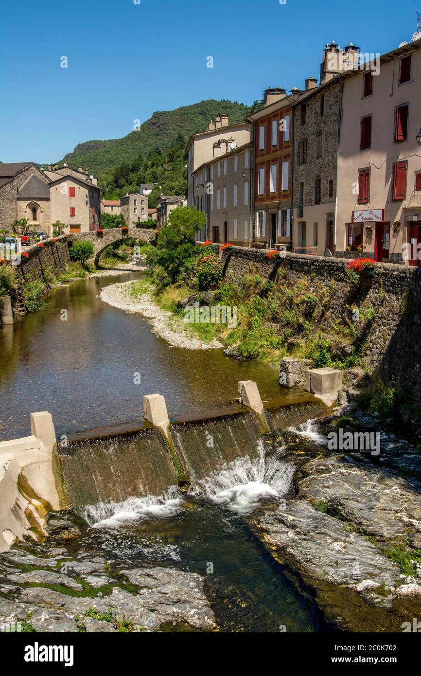 Saint-Andre de Valborgne und Fluss Gardon. Cevennes Gardoises. Nationalpark Cevennes. Gard .Occitanie. Frankreich Stockfoto