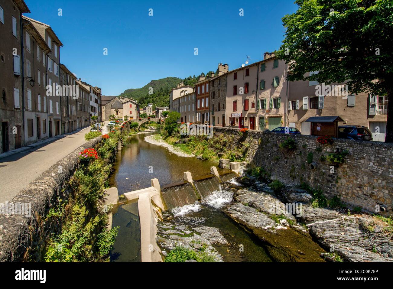 Saint-Andre de Valborgne und Fluss Gardon. Cevennes Gardoises. Nationalpark Cevennes. Gard .Occitanie. Frankreich Stockfoto