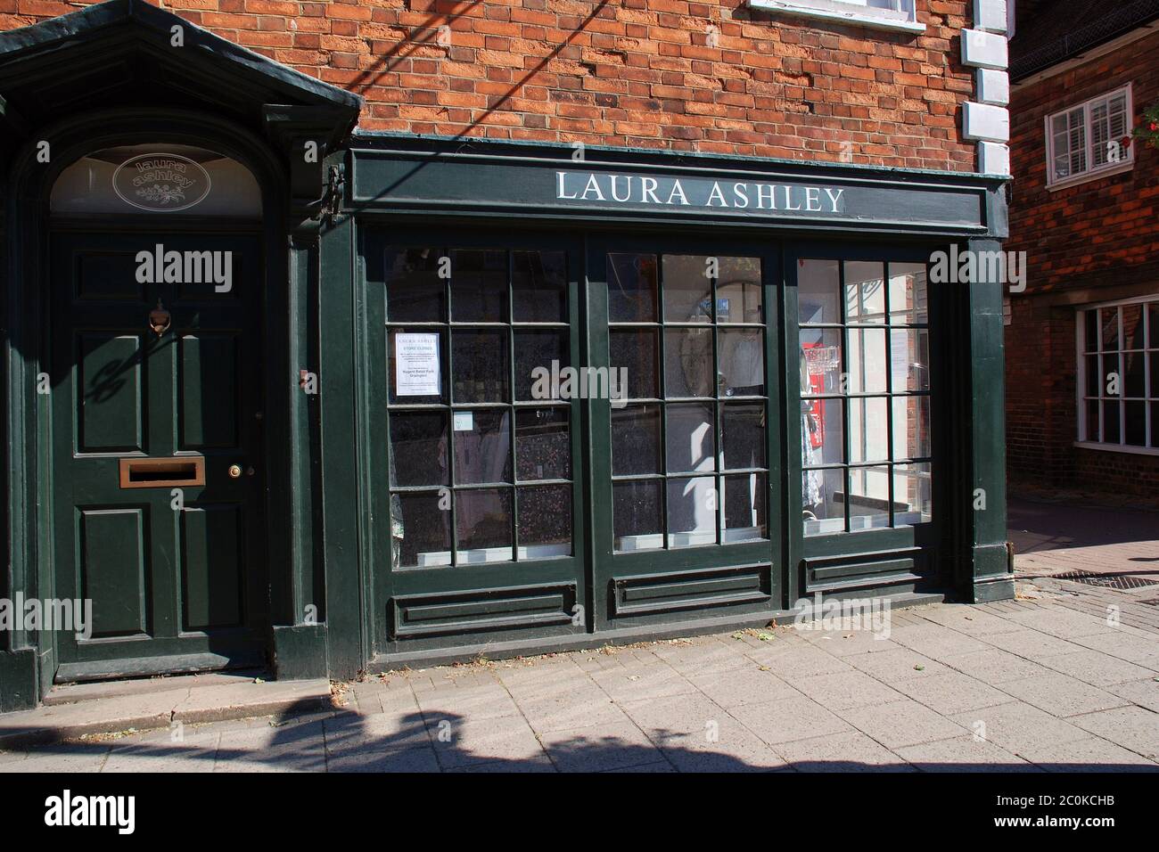 Die geschlossene Niederlassung der Textilkette Laura Ashley in Tenterden in Kent, England, am 31. Mai 2020. Stockfoto