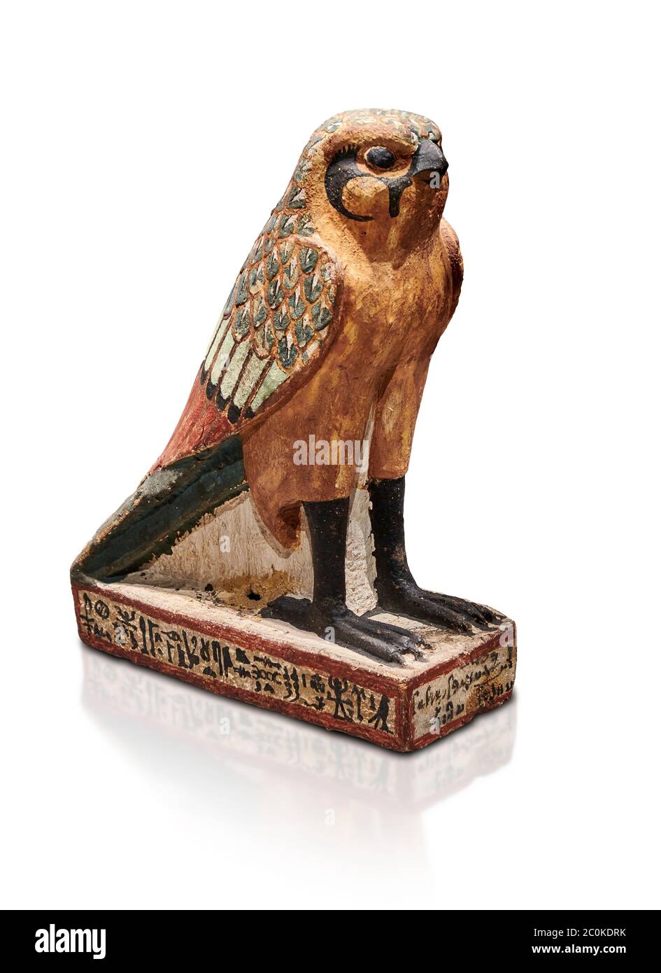 Altägyptischer Holzfalkenvogel, späte Periode (722-322 v. Chr.), Ägyptisches Museum, Turin. Katze 986. Weißer Hintergrund hölzerne Grabmodelle waren ein ägyptischer Stockfoto