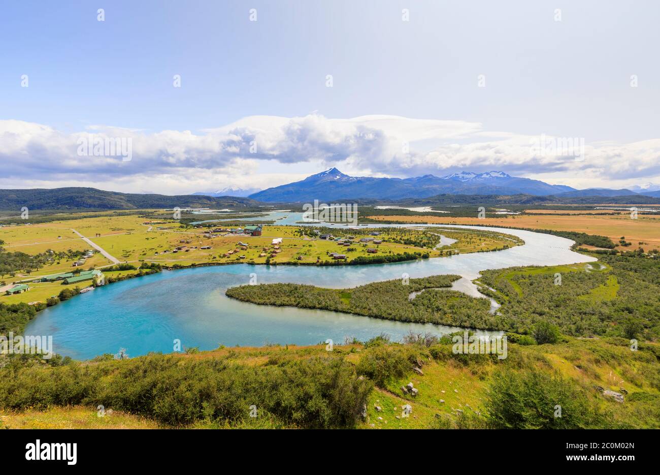 Panoramablick auf den Serrano-Fluss (Río Serrano) vom Mirador Rio Serrano im Nationalpark Torres del Paine, Patagonien, Südchile Stockfoto