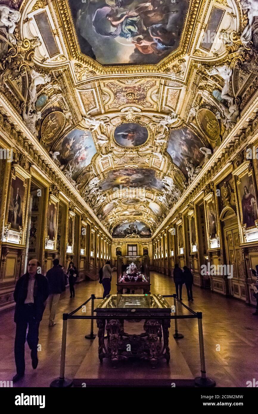 Große Gemäldegalerie im Louvre in Paris Stockfoto