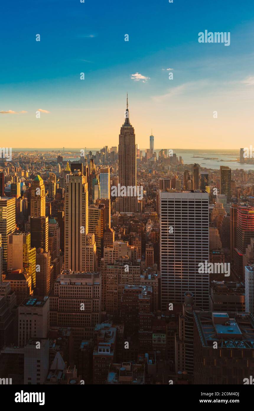 New York City, New York State, Vereinigte Staaten von Amerika. Blick über die Insel Manhattan mit dem Empire State Building. Von der Rockefeller Center T gesehen Stockfoto