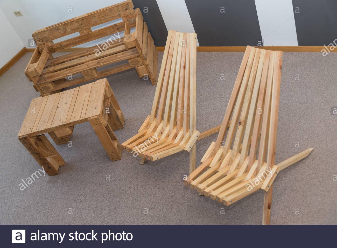 Mobel Aus Paletten Stockfotos Und Bilder Kaufen Alamy