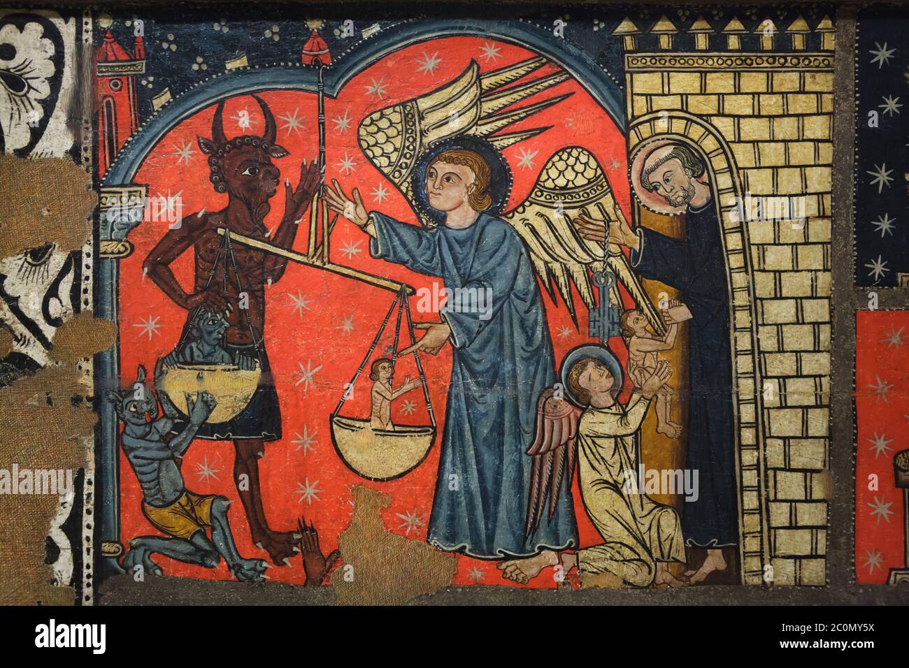 Erzengel Michael mit dem Teufel, der die Seelen auf der gotischen Tafel vom Ende des 13. Jahrhunderts abbildet, gemalt vom Meister von Soriguerola (Mestre de Soriguerola) ursprünglich aus der Pfarrkirche von Sant Miquel de Soriguerola im Dorf Fontanals de Cerdanya (Baixa Cerdanya) In der Provinz Girona in Katalonien, Spanien, jetzt im Nationalen Kunstmuseum von Katalonien (Museu Nacional d'Art de Catalunya) in Barcelona, Katalonien, Spanien. Stockfoto
