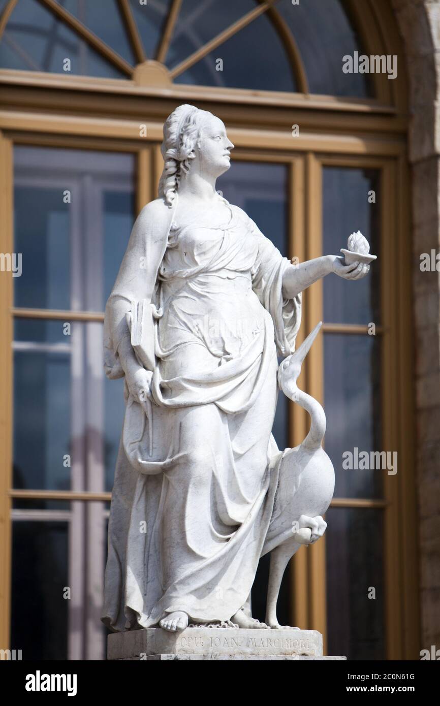 Statue Vigilance (Vorsicht), Palast und Park Co Stockfoto