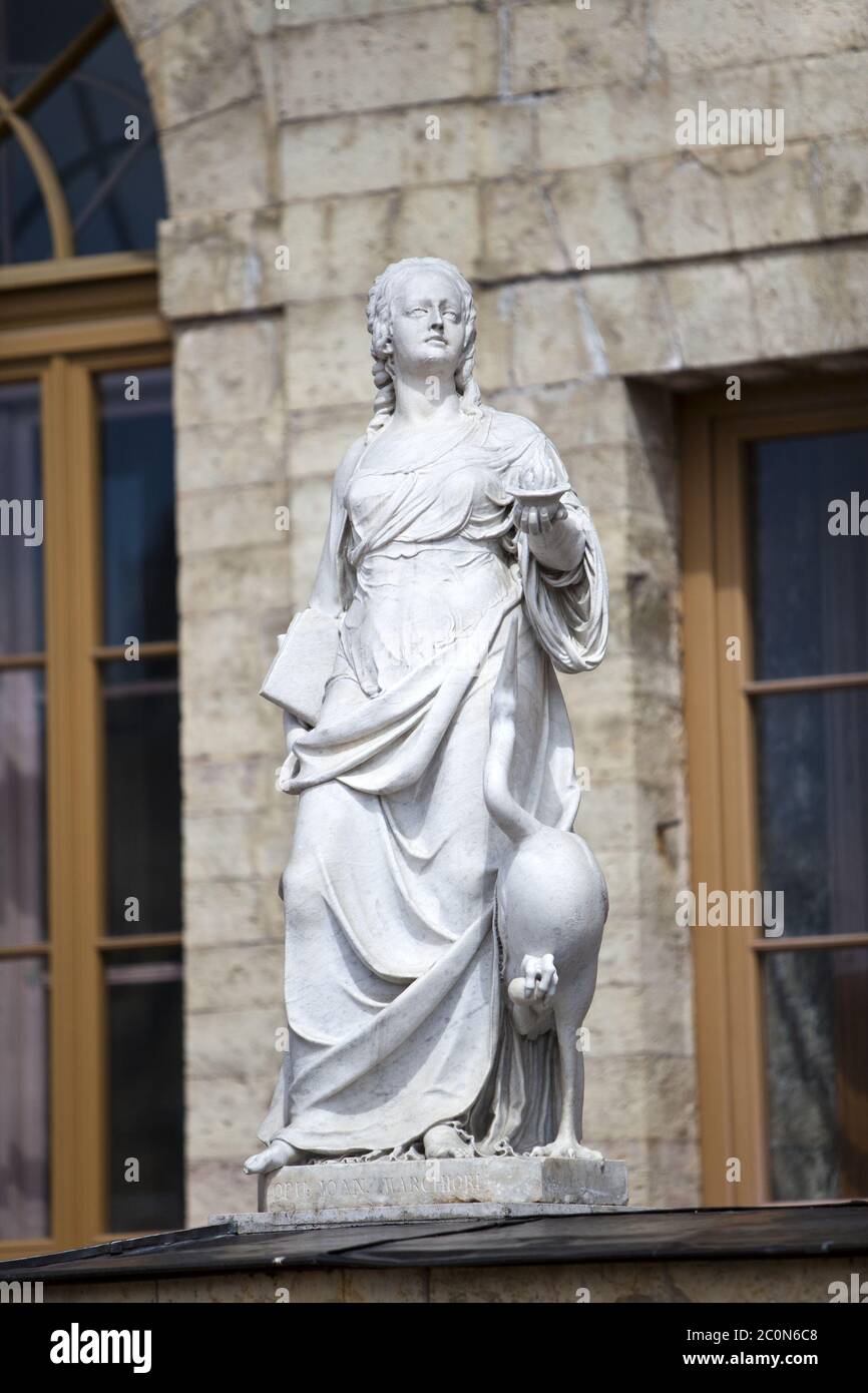 Statue Vigilance (Vorsicht), Palast und Park Co Stockfoto