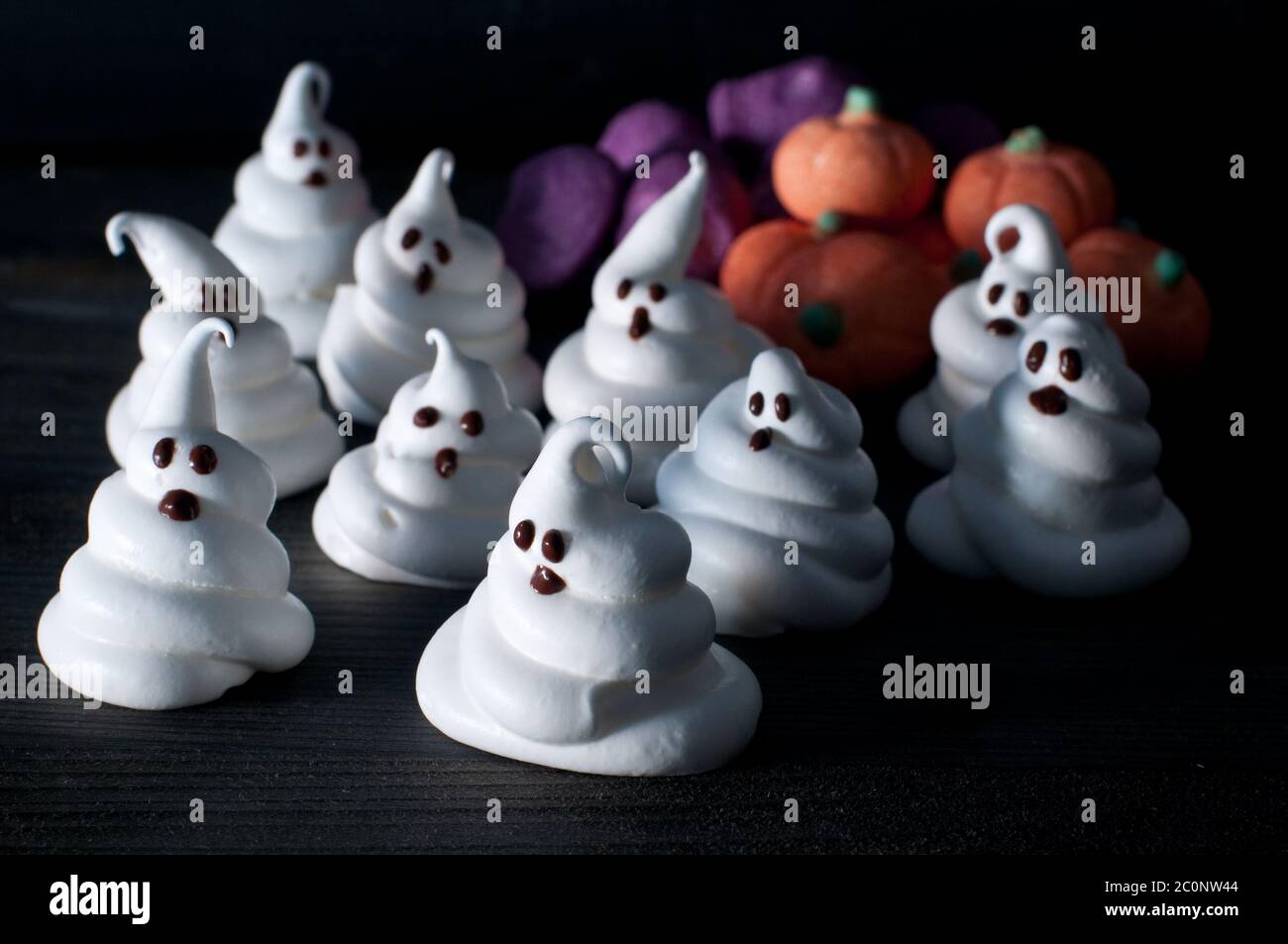 Geister von Zucker und Eiern für halloween Stockfoto