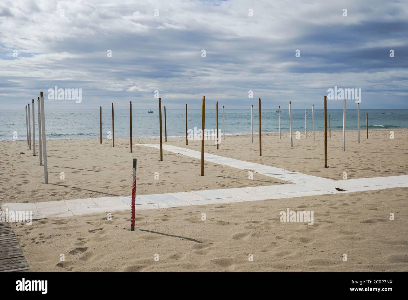 Leerer Strand im Juni 2020 wegen Covid 19 Einschränkungen, Fuengirola, Costa del sol, Spanien Stockfoto