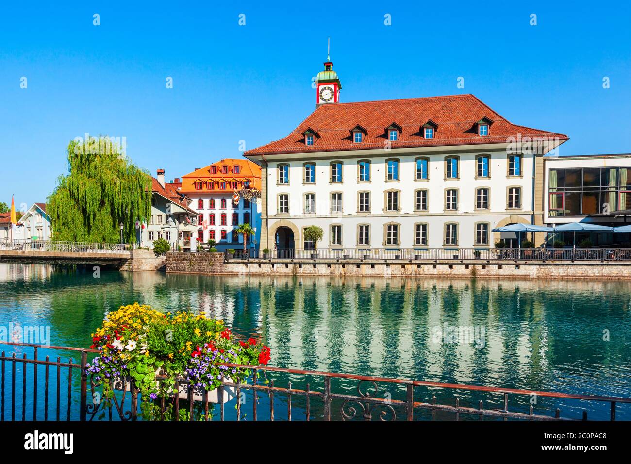 Schönheit Häuser in der Nähe der Aare in Thun Altstadt in der Schweiz Stockfoto