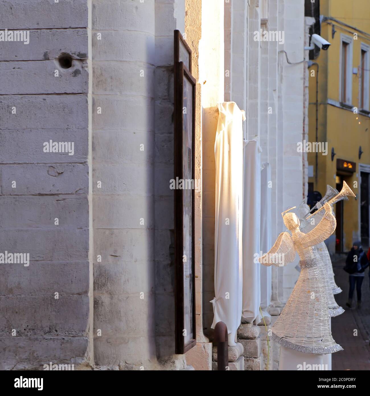 URBINO, ITALIEN - 2. JANUAR 2019: Renaissance-Platz an Weihnachten, Urbino Stadt und Weltkulturerbe in den Marken Stockfoto