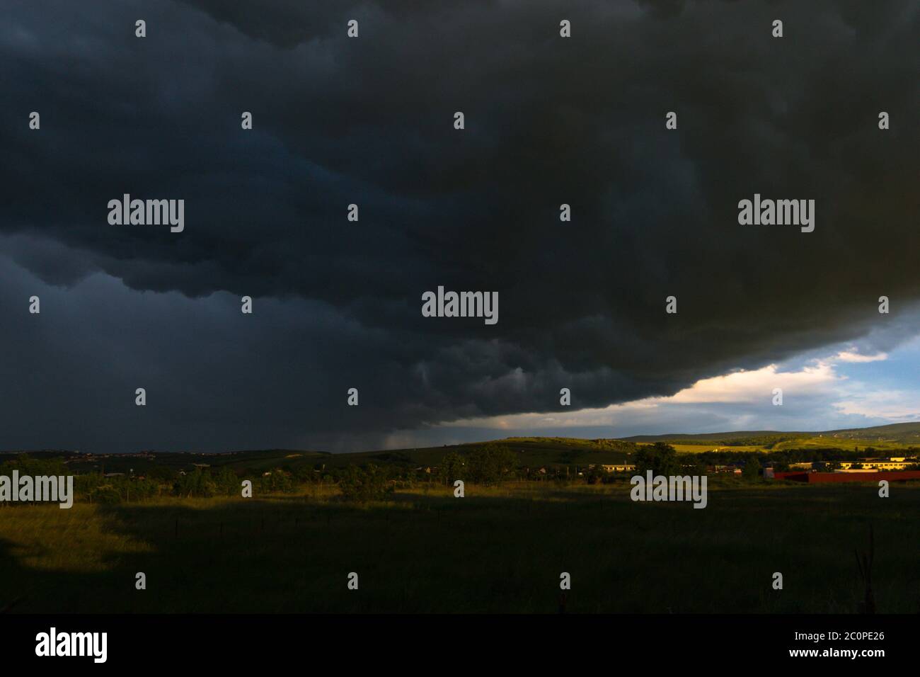 Dramatischer Himmel mit Wolken vor dem Sturm Stockfoto