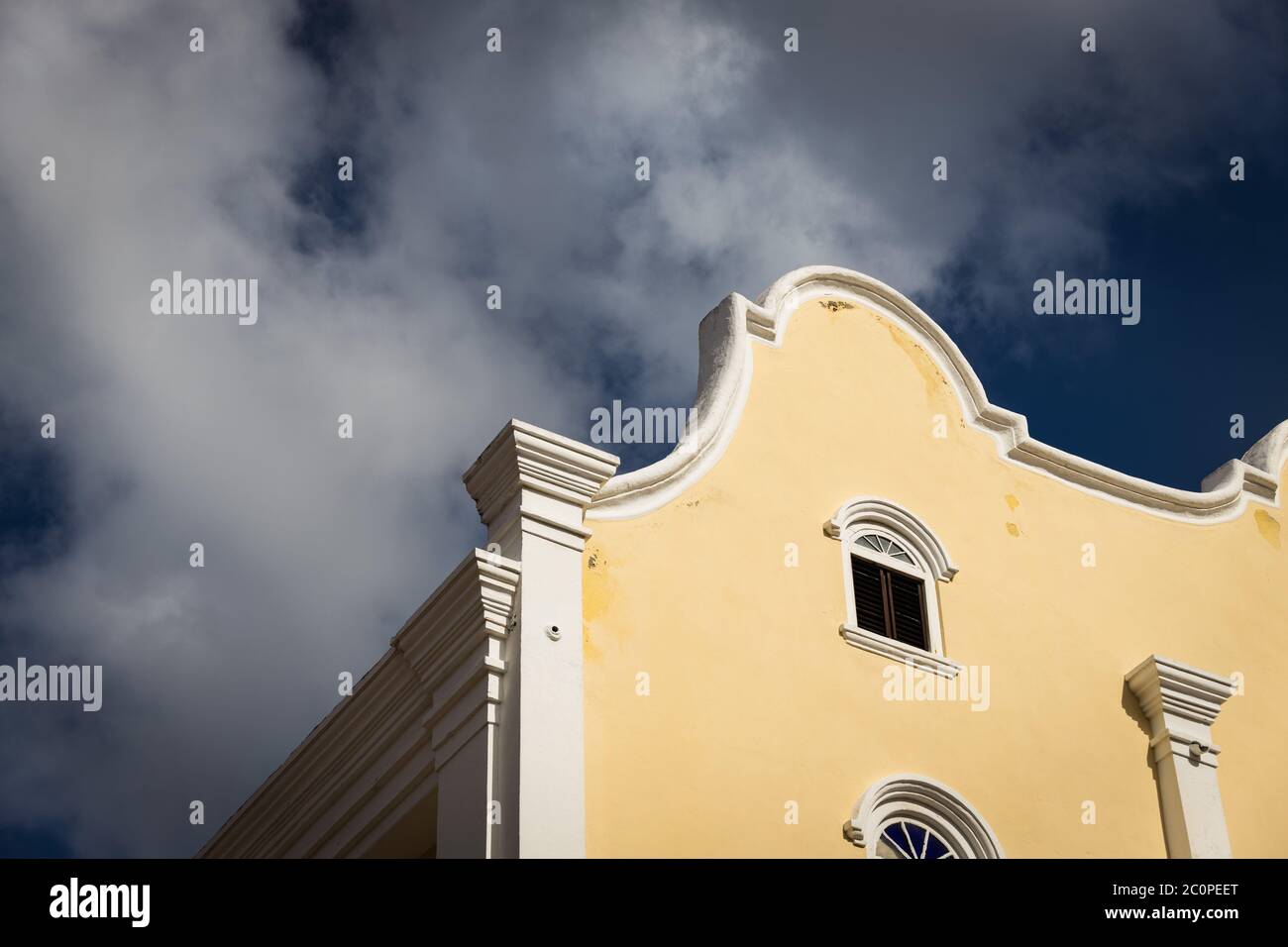 Gelbe Gebäude in Curacao Stockfoto