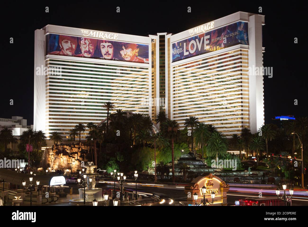 Las Vegas, Nevada - 30. August 2019: Das Mirage Hotel und Casino bei Nacht in Las Vegas, Nevada, USA. Stockfoto