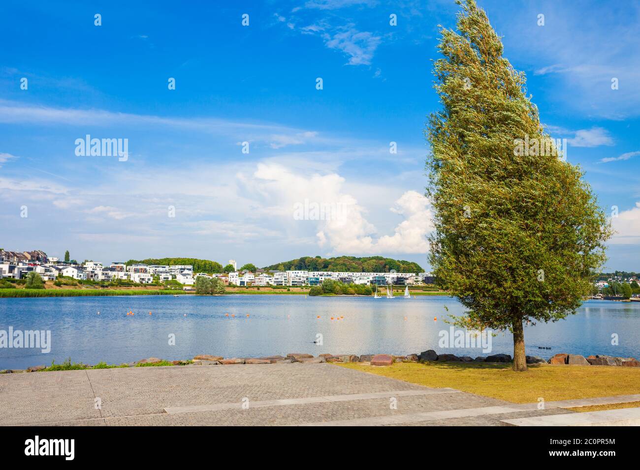 Phoenix See ist ein künstlicher See auf dem ehemaligen Stahlwerk Phoenix in Dortmund Bezirk Horde Stockfoto