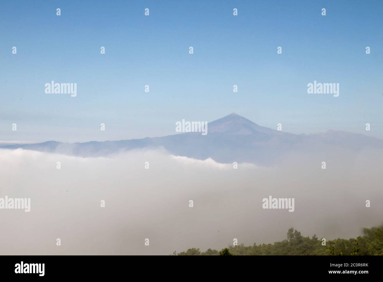 Der Teide und Passatwinde vom Garajonay Nationalpark in La Gomera, Kanarische Inseln, Spanien Stockfoto