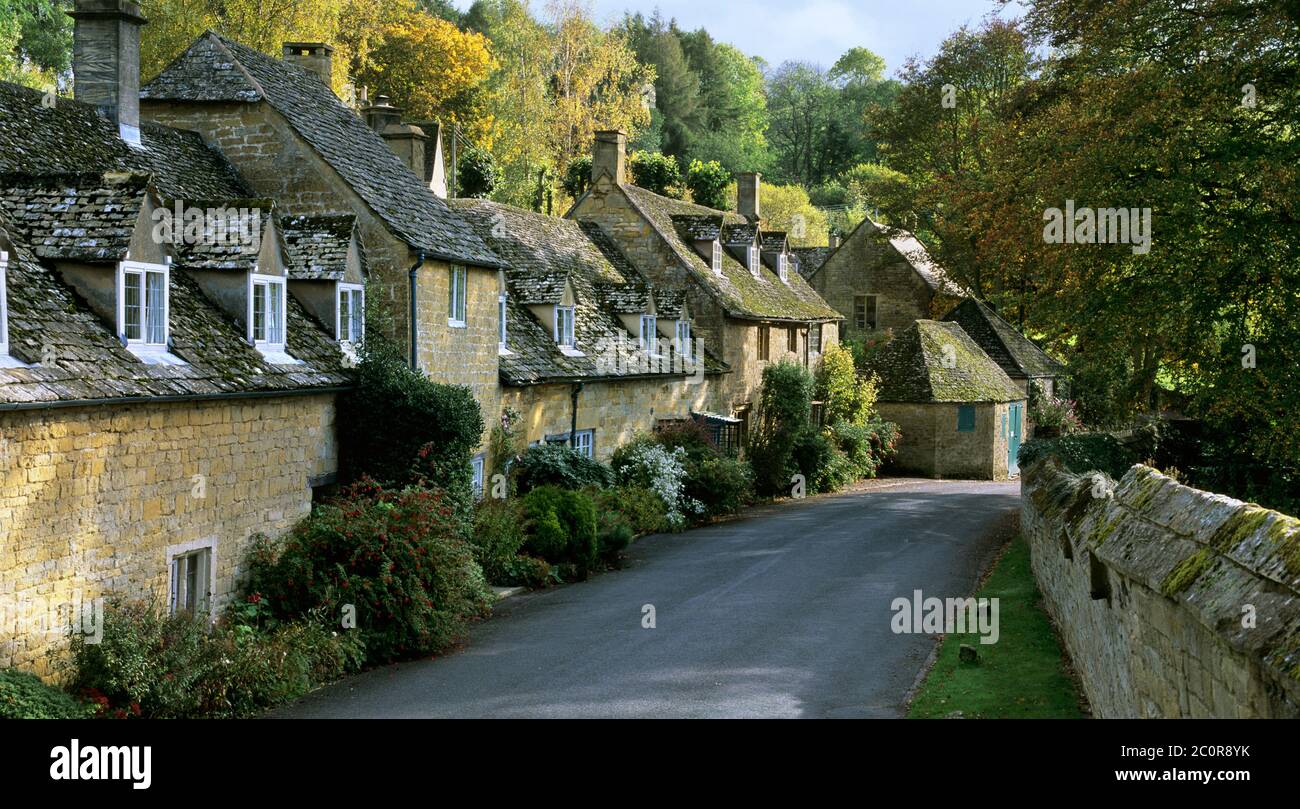 Cotswold Cottages im Herbst, Snowshill, Cotswolds, Gloucestershire, England, Großbritannien, Europa Stockfoto