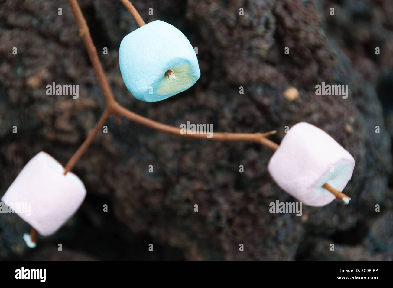 Rote Blaue und weiße Marshmallows stieß auf einen Holz-Stick Stockfoto