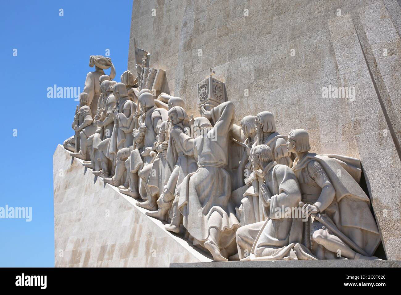 Padrao dos Descobrimentos oder Monument der Entdeckungen; Monument am Ufer der Mündung des Tejo, Santa Maria de Belém, Lissabon, Portugal. Stockfoto