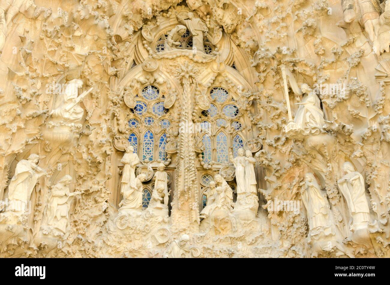 Details der Wand und Fenster auf der Sagrada Familia Kirche Stockfoto