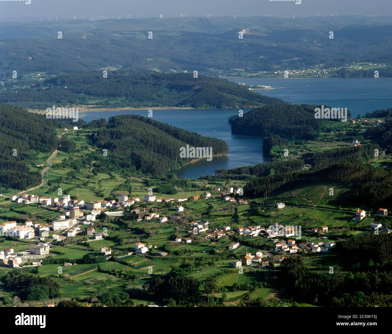 Spanien, Galicien, Provinz La Coruña, Cariño. Panoramablick auf die Stadt und die Mündung des Ortigueira. Rias Altas (Obere Rias). Stockfoto