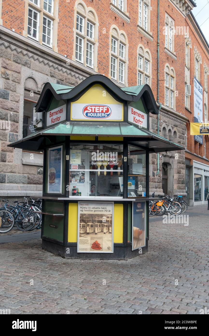 Steff Houlberg Wurst Fast Food Stand In Aarhus City Centre Denmark Verkauf Von Hot Dogs Und Grill Stockfoto
