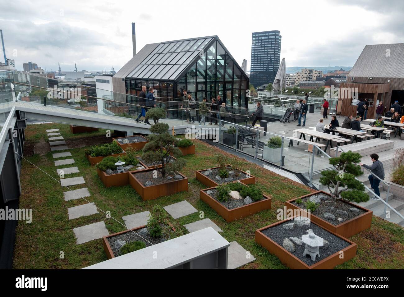 Die Dachterrasse Und Das Café Mit Aussichtsbereich Im Salling Kaufhaus Aarhus Dänemark Stockfoto