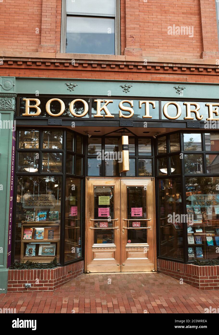 Boulder, Colorado - 27. Mai 2020: Eingang zum Boulder Buchladen in der Pearl Street Mall in Boulder County Stockfoto