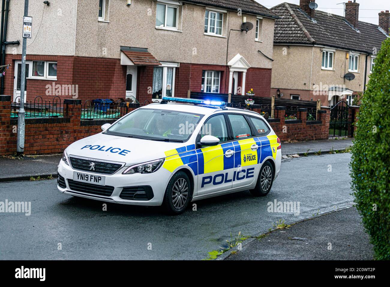 Polizei Auto Blocking Street Stockfoto