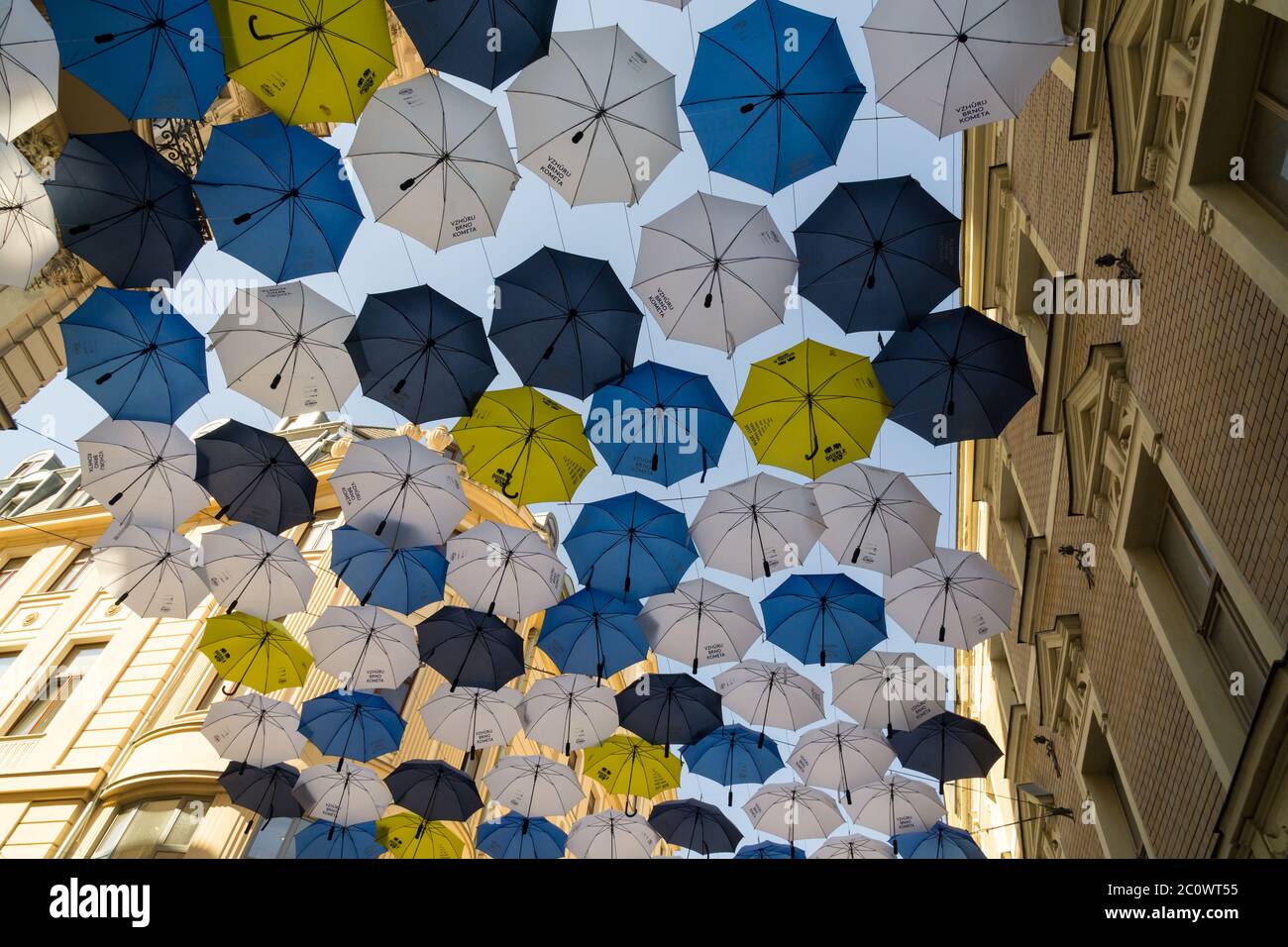 Regenschirmdecke in der Stadt. Stockfoto