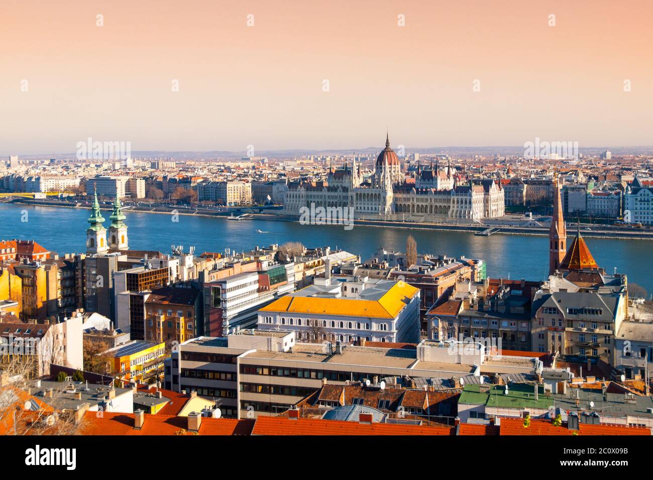 Ungarisches Parlament, aka Orszaghaz, historisches Gebäude am Donauufer im Zentrum von Budapest, Ungarn, Europa. UNESCO-Weltkulturerbe. Stockfoto