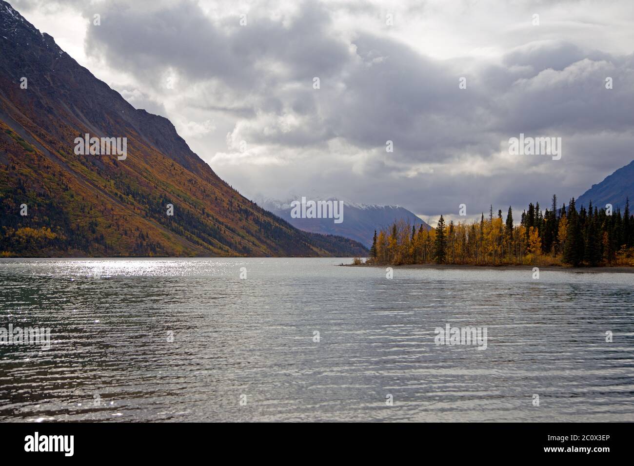 Herbstblick auf Kathleen Lake, gelegen im Kluane National Park and Reserve, Yukon Territory, Kanada. Stockfoto