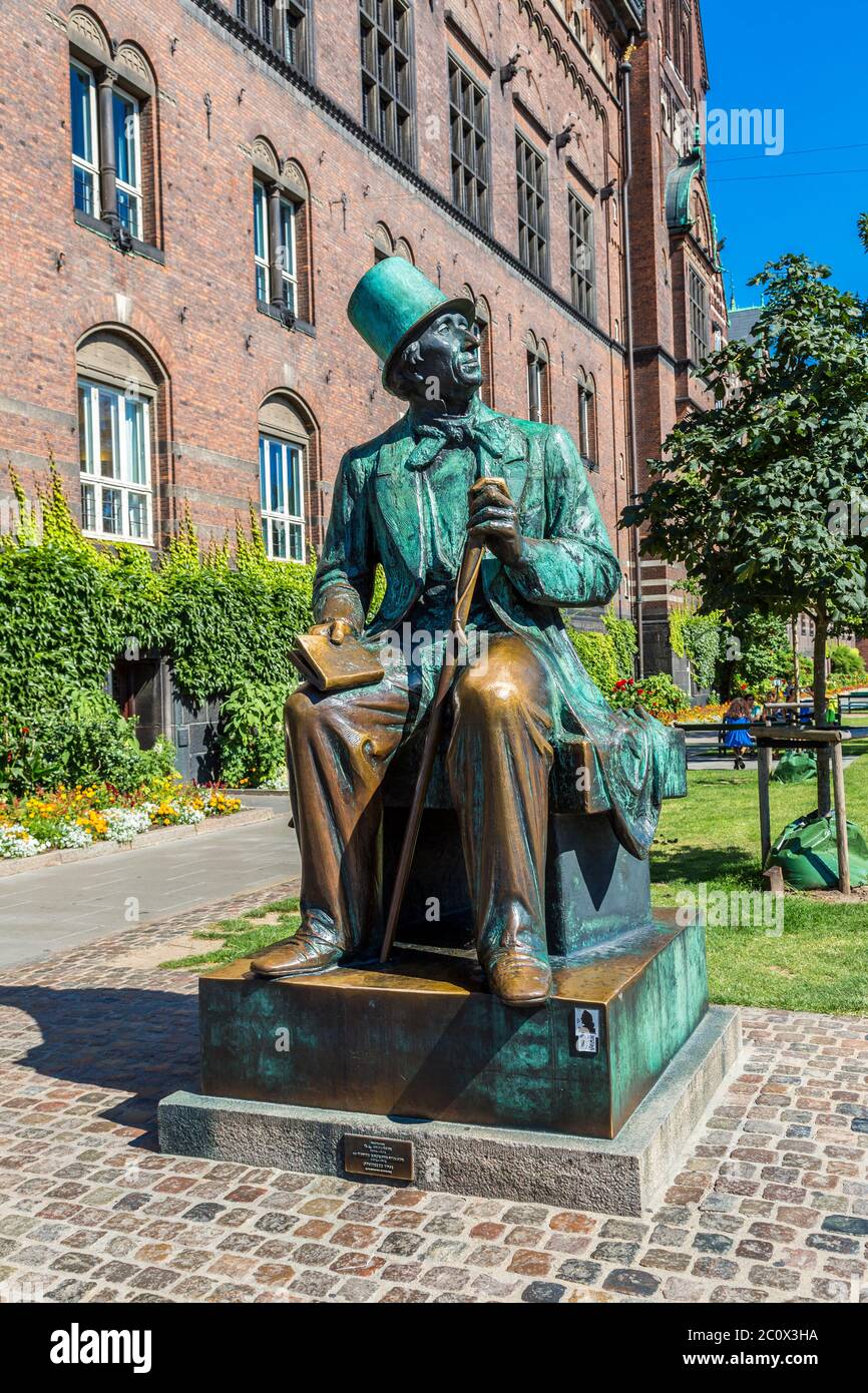 Hans Christian Andersen Statue in Kopenhagen, Dänemark Stockfotografie ...