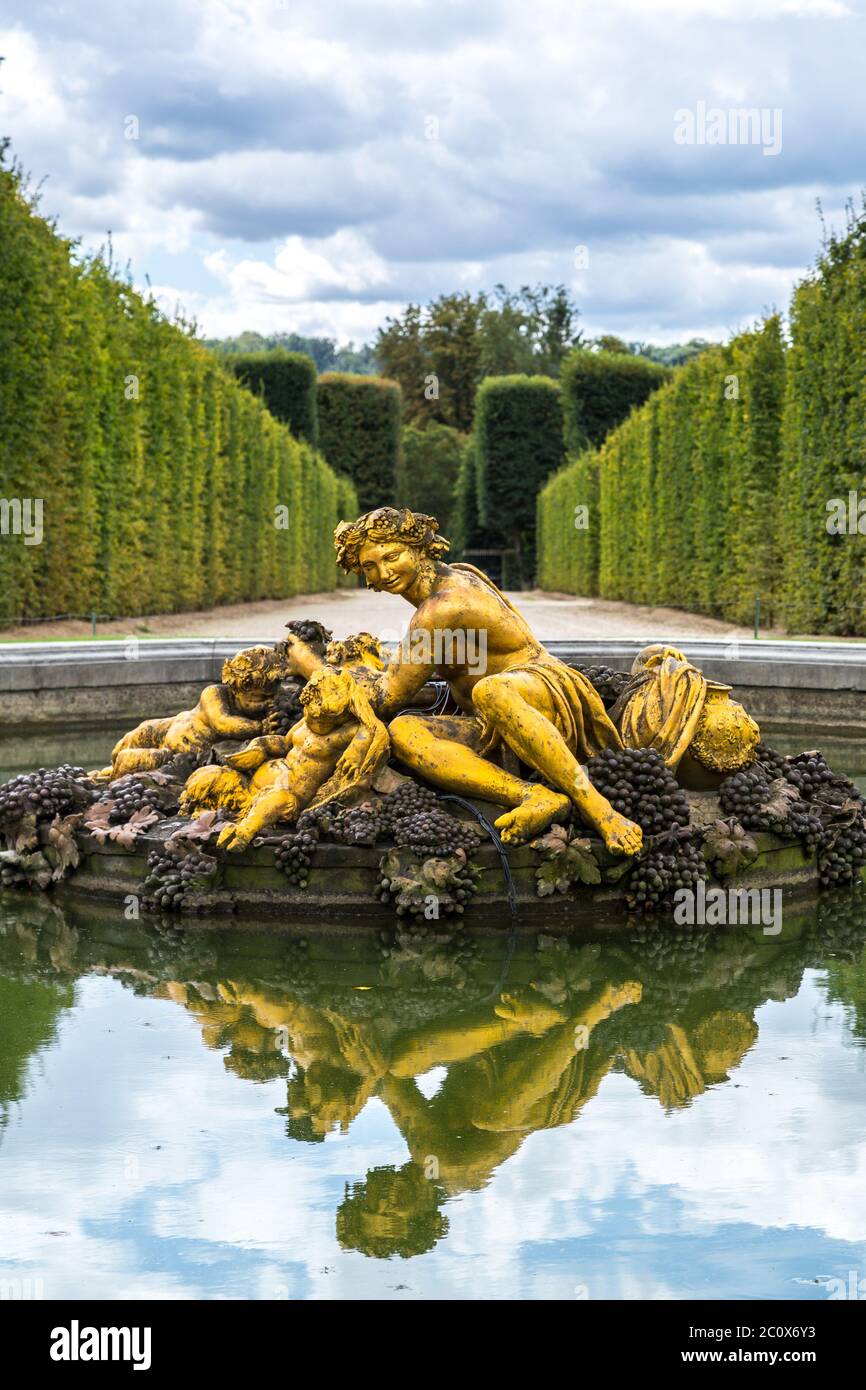 Brunnen in den Gärten des Schlosses Versailles Stockfoto