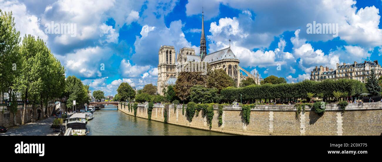 Seine und Notre Dame de Paris Stockfoto