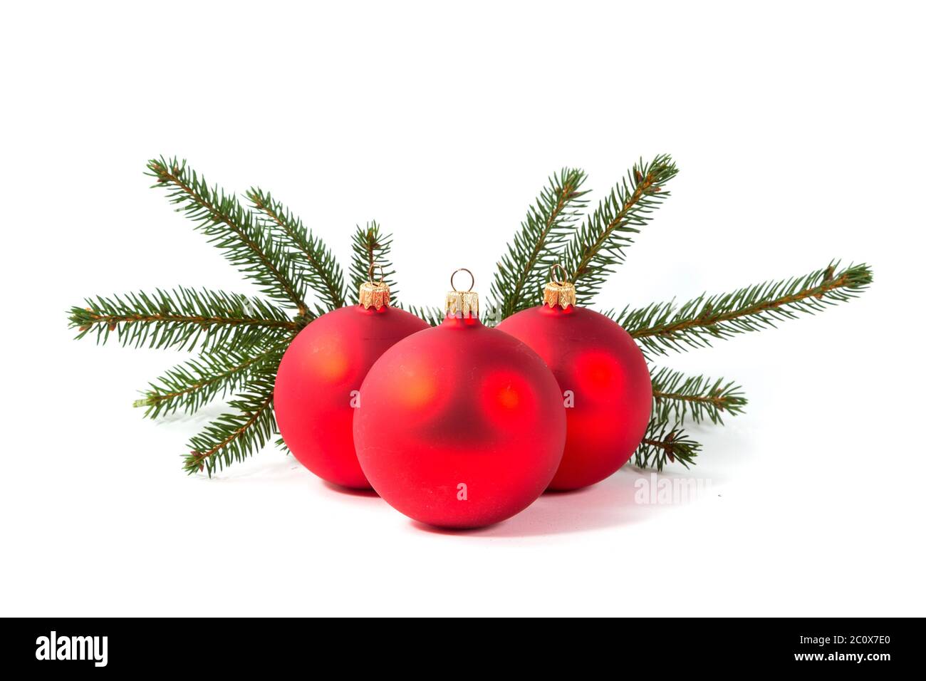 Rote Weihnachtskugeln und Tannenzweig Stockfoto